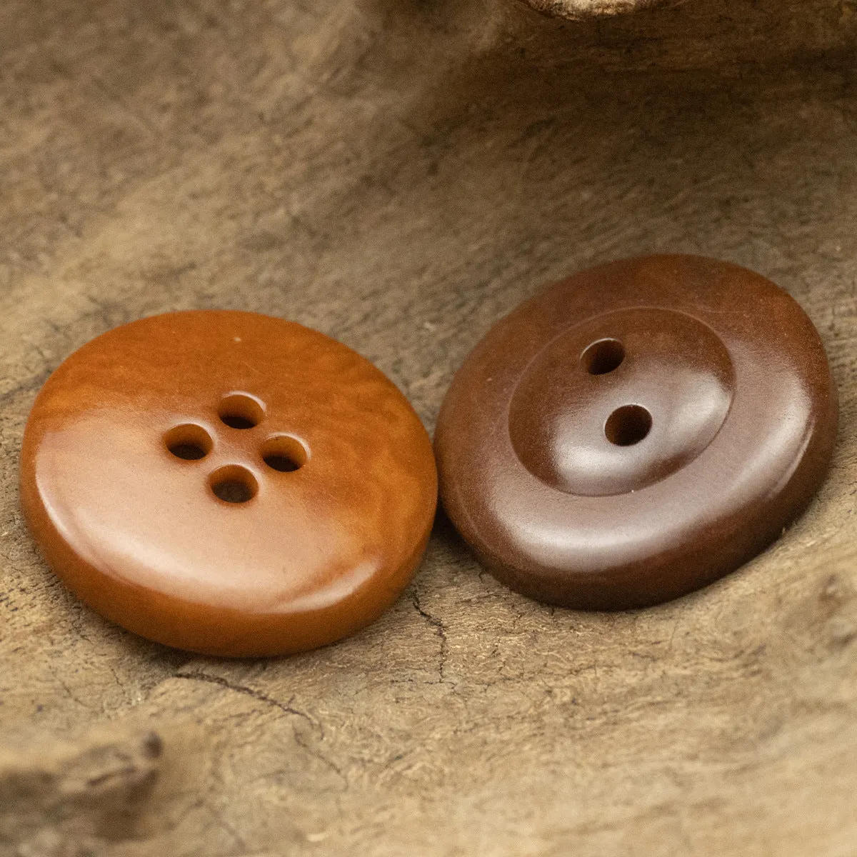 Vintage 2/4-Hole Reddish-Brown Sustainable Fruit Buttons 10pcs