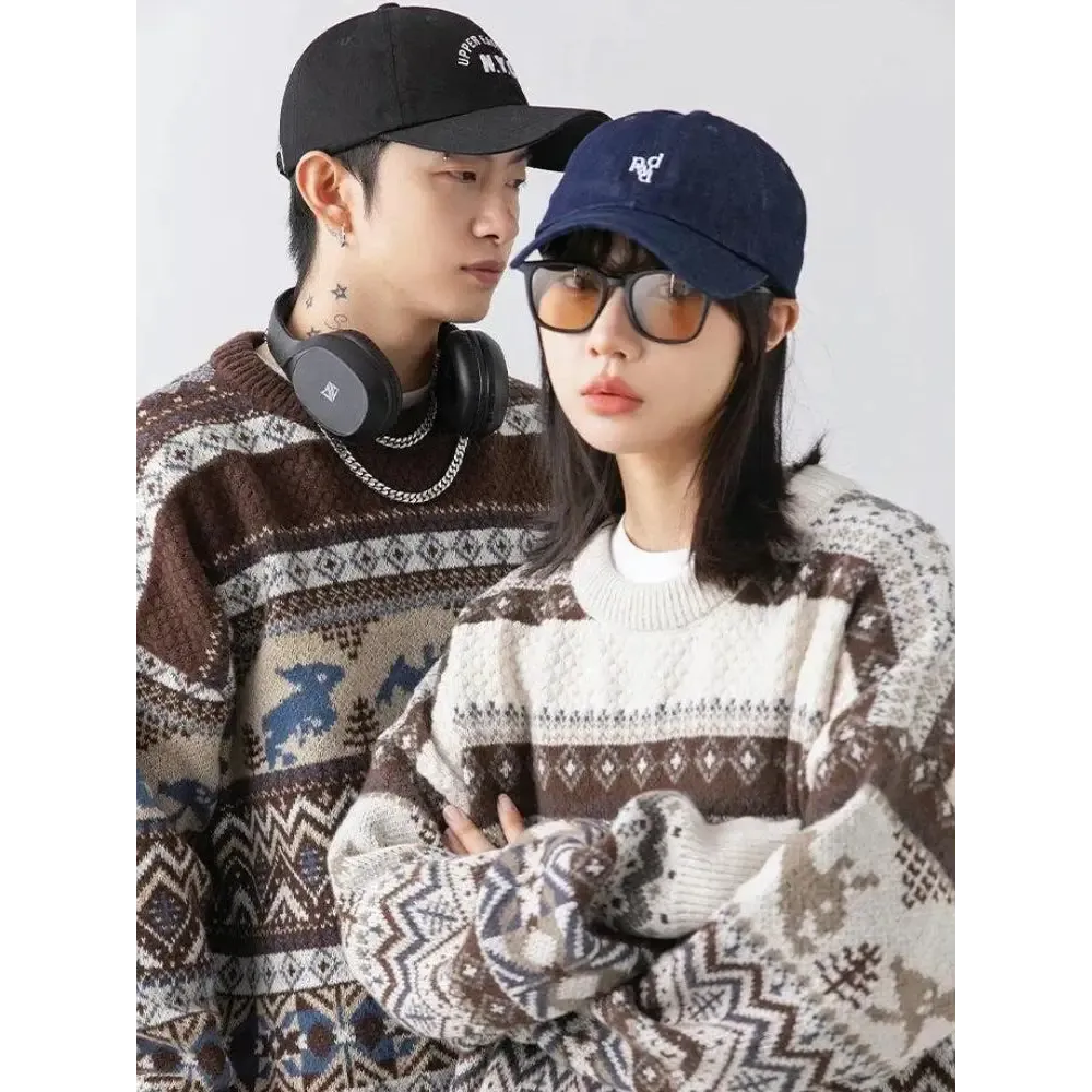 Vintage Y2K Knitted Sweater with Zigzag Pattern and Rabbits Design